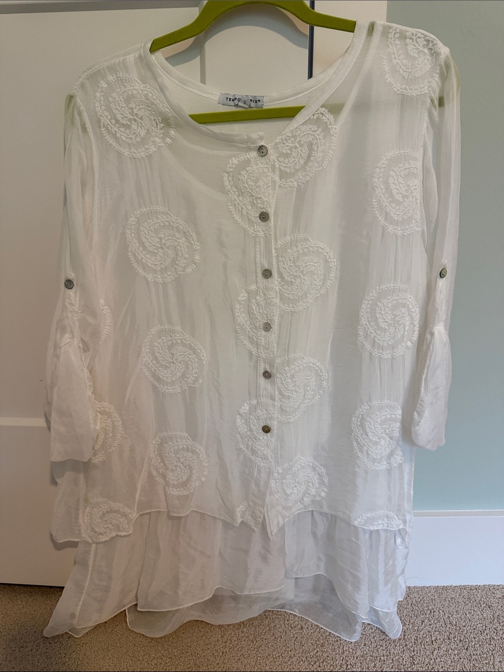 Tempo Paris White Silky Soft Viscose Embroidered Button Down Blouse Size Small